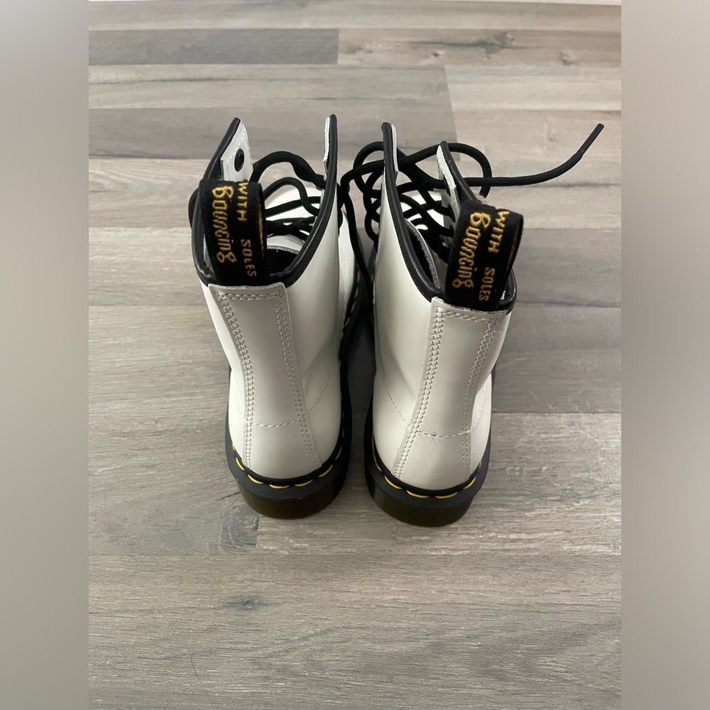 DR. MARTENS 1460 WOMEN'S SMOOTH LEATHER LACE UP BOOTS - Picture 15 of 16